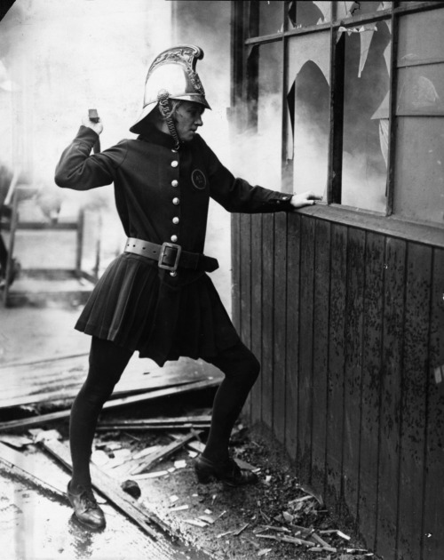 1916-Achille Serre Ladies Fire Brigade in London, 1916-500.jpg